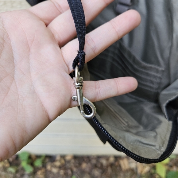 baggallini black sling bag - Picture 10 of 10